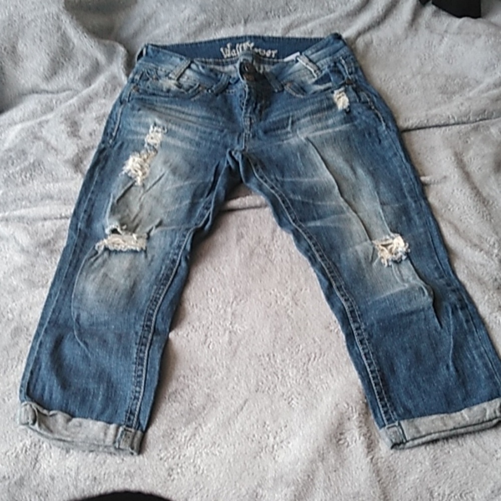 Wallflower Denim distressed Jean capris
